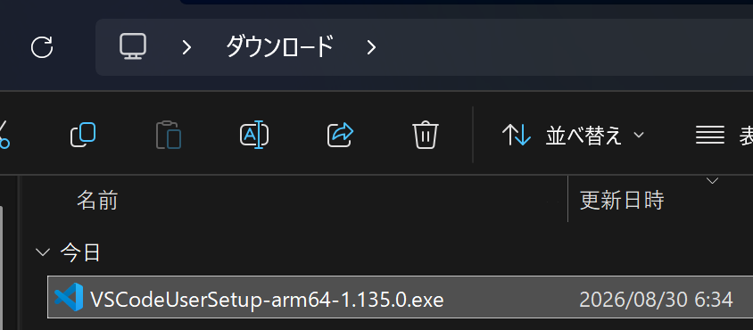 ダウンロードフォルダーでVS Codeインストーラーを実行する画面